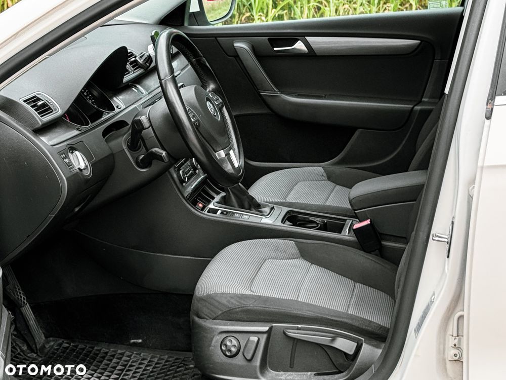 Volkswagen Passat 2.0 TDI BlueMotion Technology Comfortline - 28