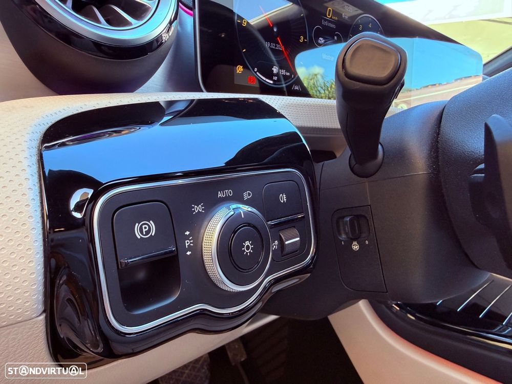 Mercedes-Benz CLA 180 7G-DCT Special Edition - 15