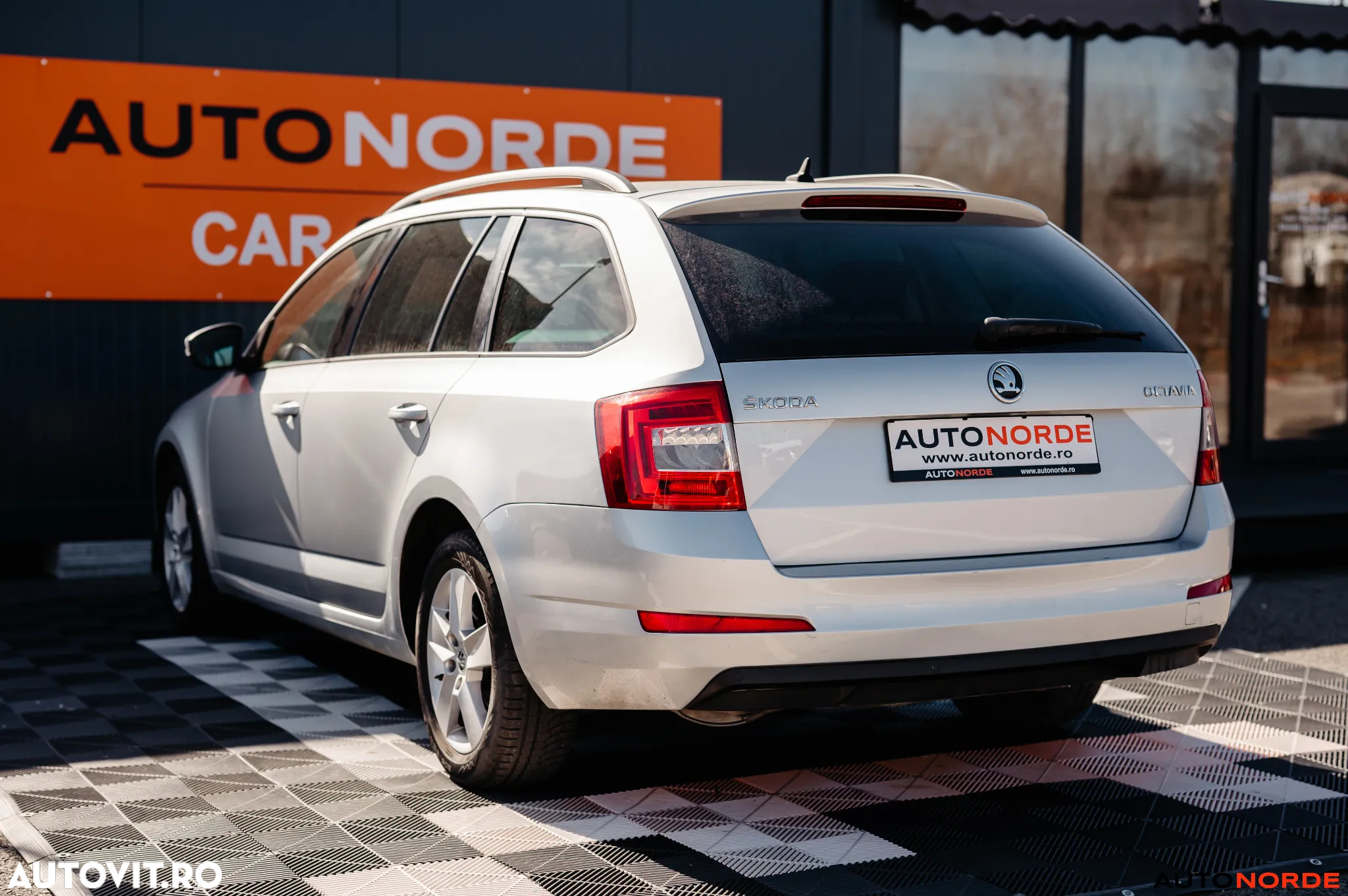 Skoda Octavia 2.0 TDI AMBITION DSG - 6