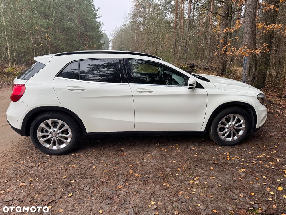 Mercedes-Benz GLA - 9