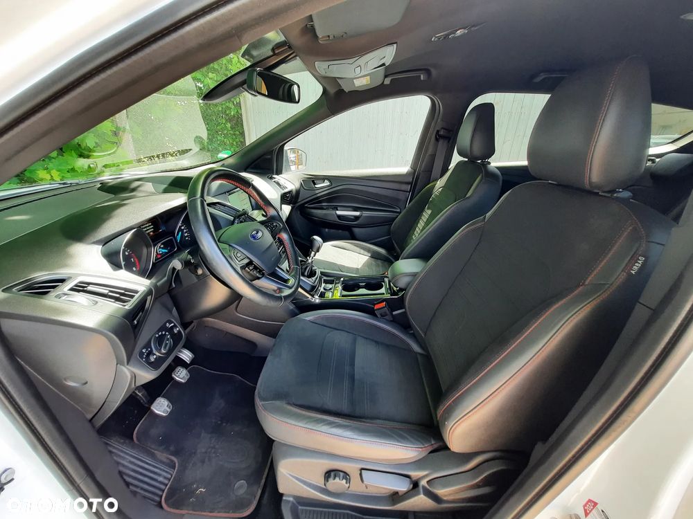 Ford Kuga 1.5 EcoBoost 2x4 ST-Line - 33