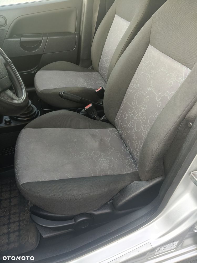 Ford Fiesta 1.3 Futura - 7