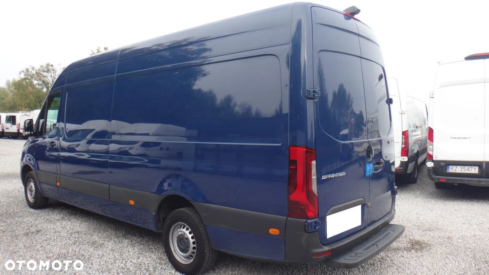 Mercedes-Benz Sprinter - 1
