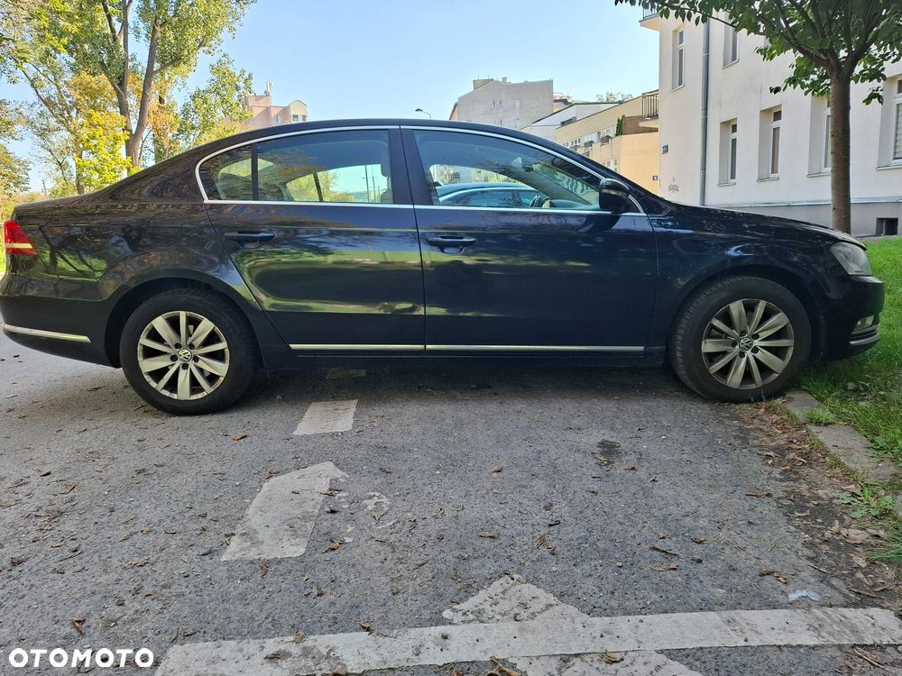 Volkswagen Passat - 1