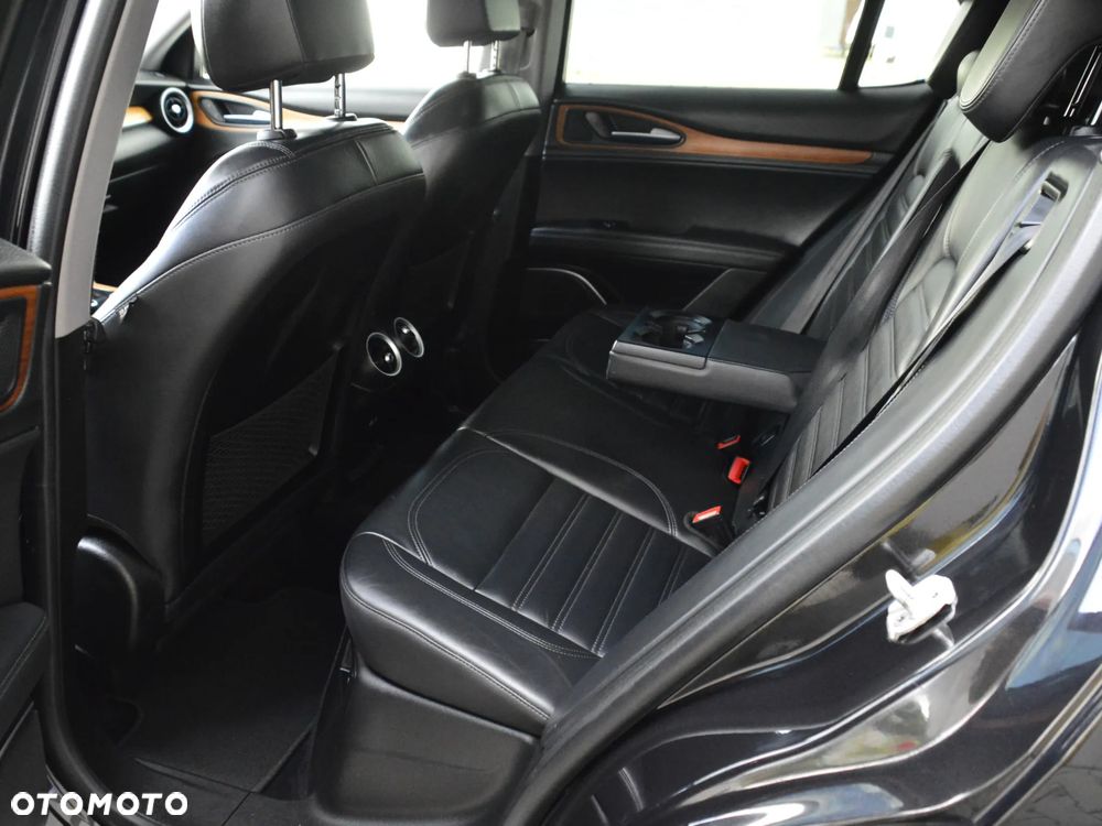 Alfa Romeo Stelvio 2.0 Turbo 16V AT8-Q4 Lusso Ti - 28