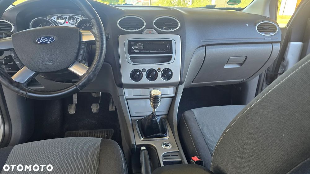 Ford Focus 1.6 Ti-VCT Sport - 32