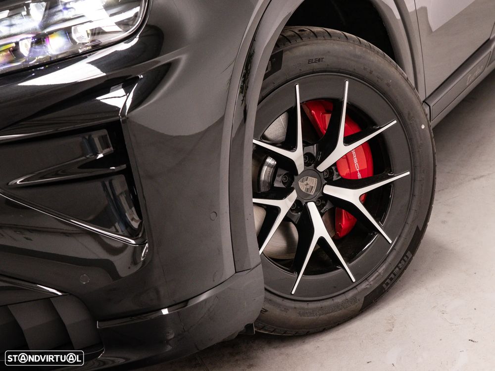 Porsche Cayenne Electric Turbo - 9