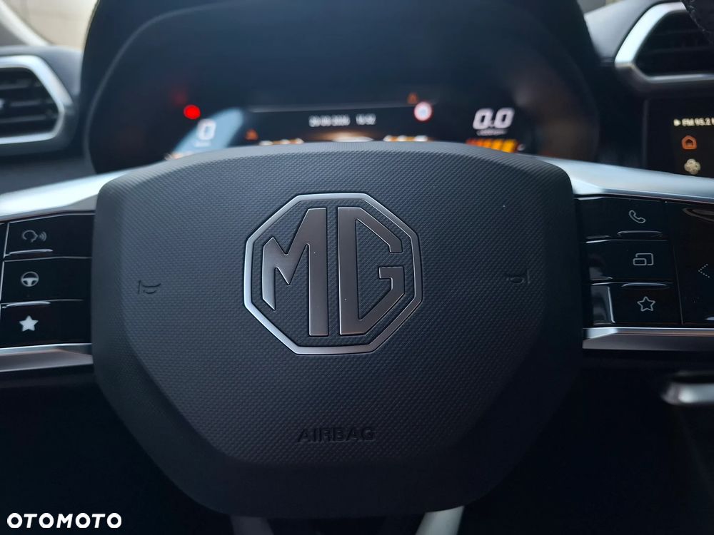 MG ZS Hybrid+ - 21