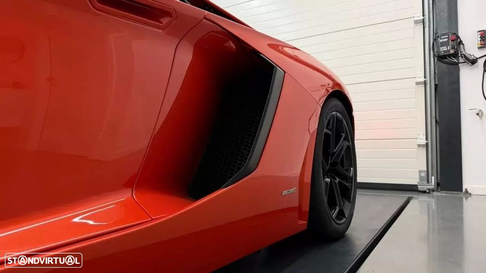 Lamborghini Aventador 6.5 V12 LP700-4 - 9