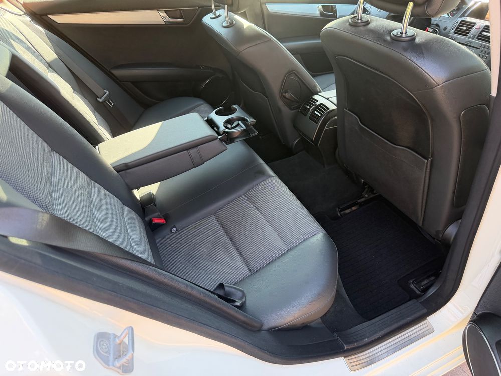 Mercedes-Benz Klasa C 180 Kompressor Automatik BlueEFFICIENCY Avantgarde - 17