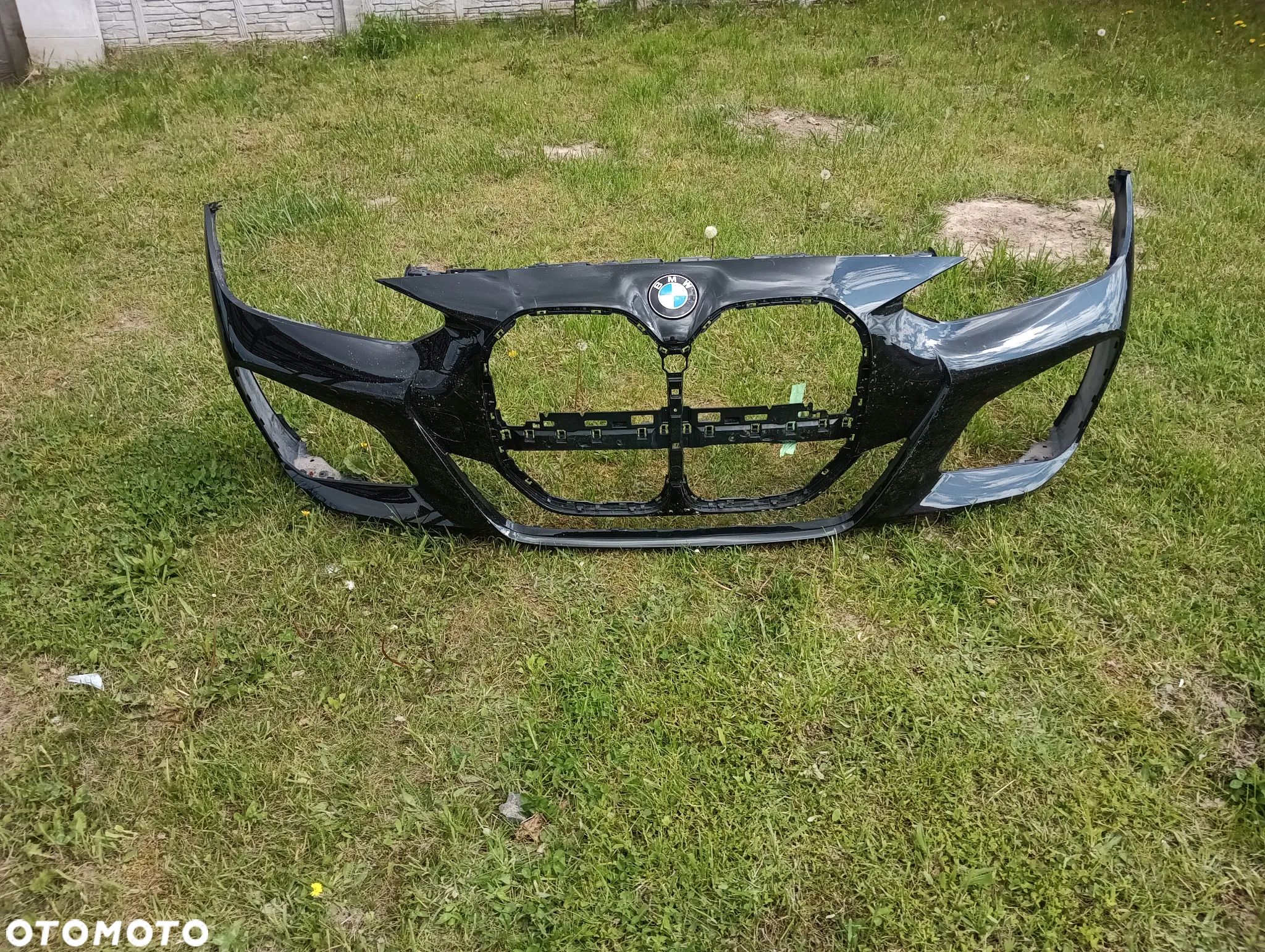 bmw g22 g23 m-pakiet zderzak przod przedni logo 8082226 - 1