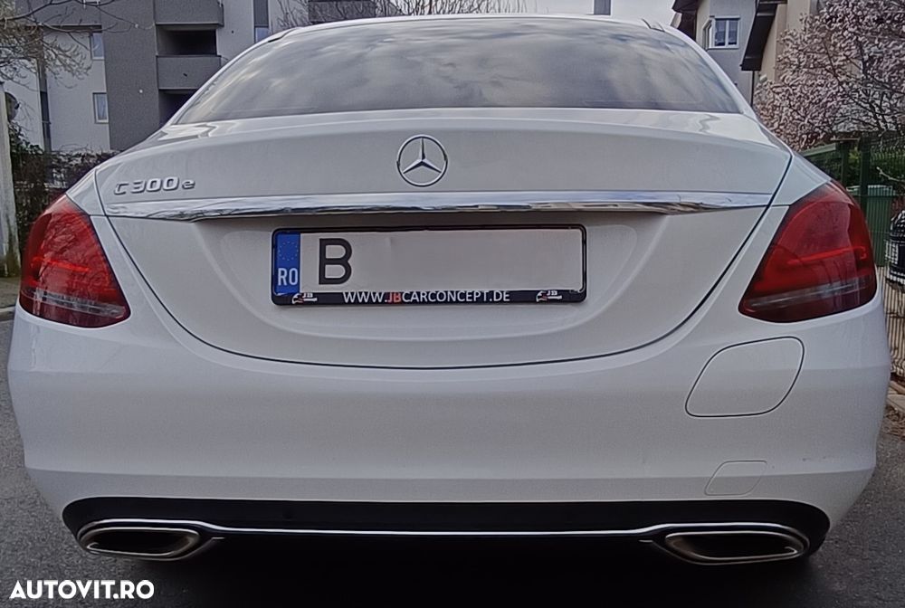 Mercedes-Benz C 300 e 4MATIC 9G-TRONIC - 3