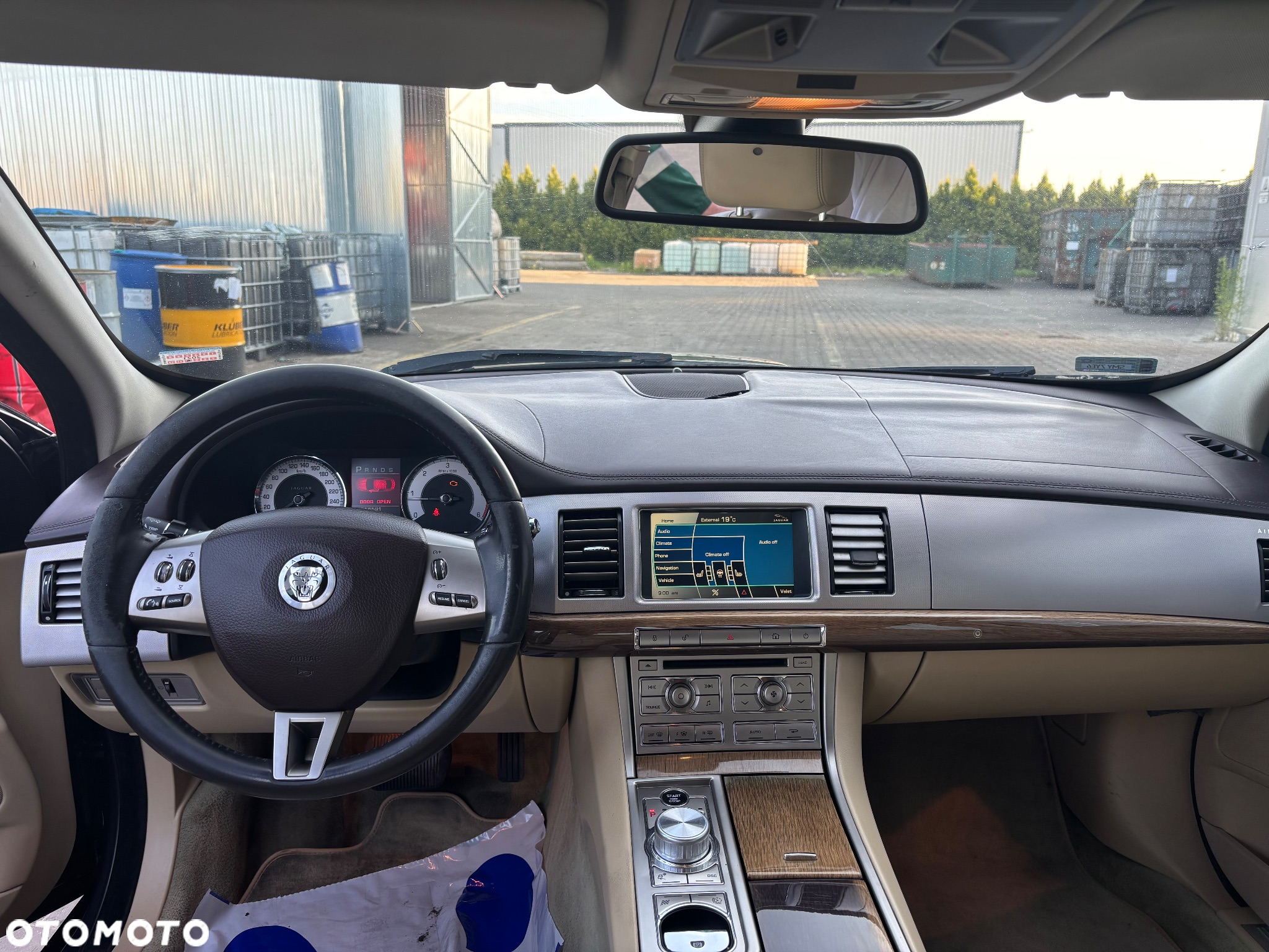 Jaguar XF 3.0 V6 D Premium Luxury - 25