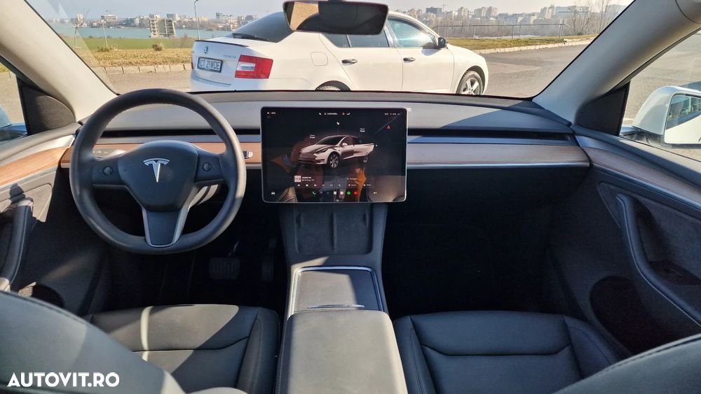 Tesla Model Y - 6