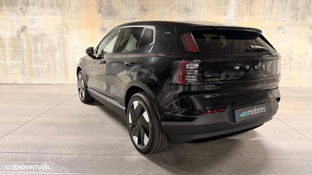 Volvo EX30 69 kWh Single Motor Extended Range Black Edition - 13