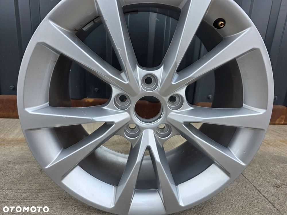 FELGA ALUMINIOWA AUDI A3 S3 8Y VW SEAT 8.0J R17 ET46 8Y0601025CC S23/26 - 6