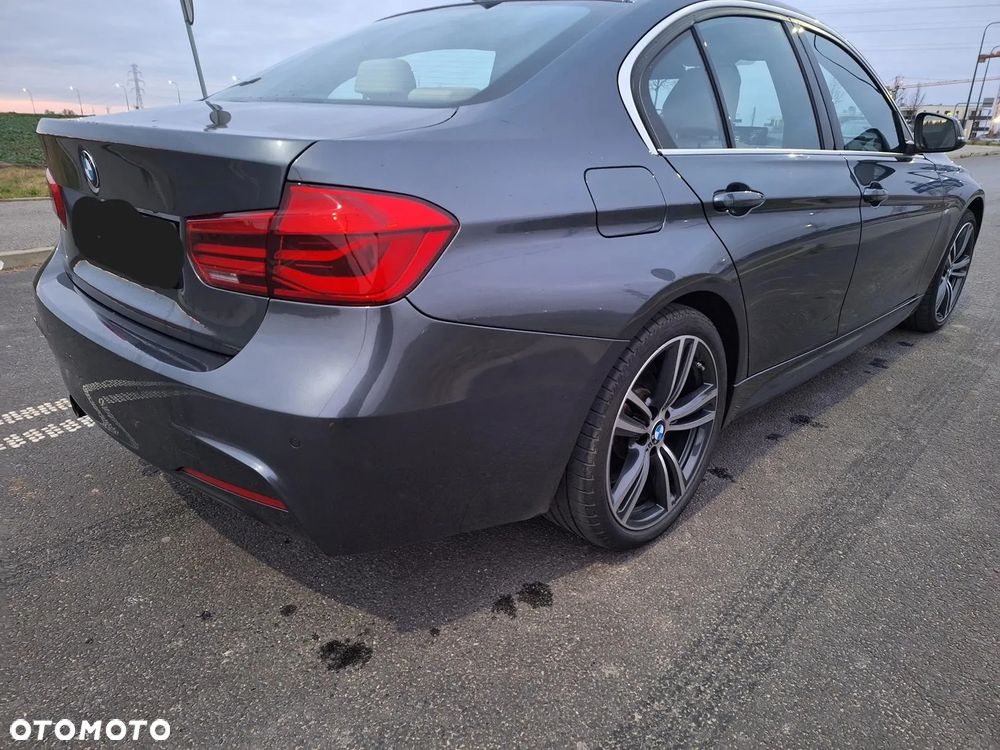 BMW Seria 3 330i xDrive M Sport Shadow - 11