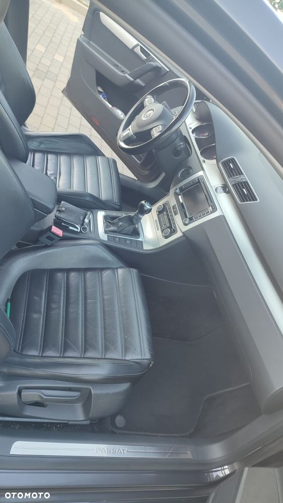 Volkswagen Passat 2.0 TDI Highline - 12