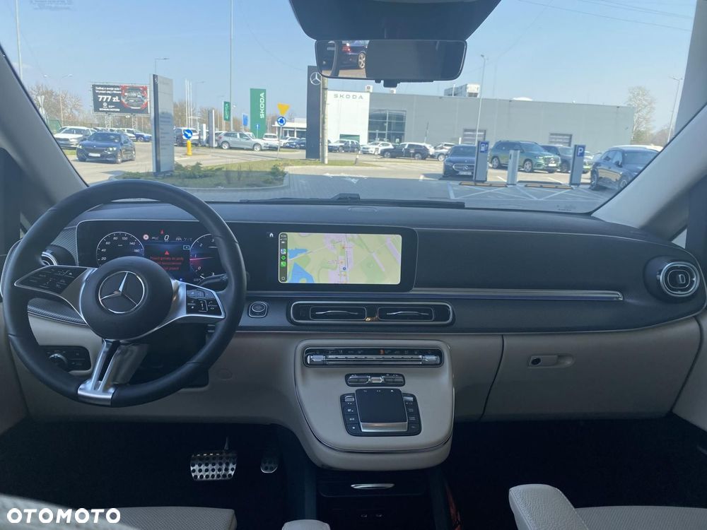 Mercedes-Benz Klasa V - 12