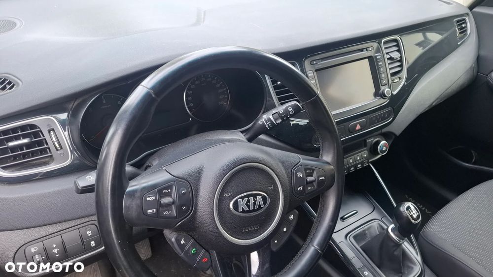 Kia Carens - 9
