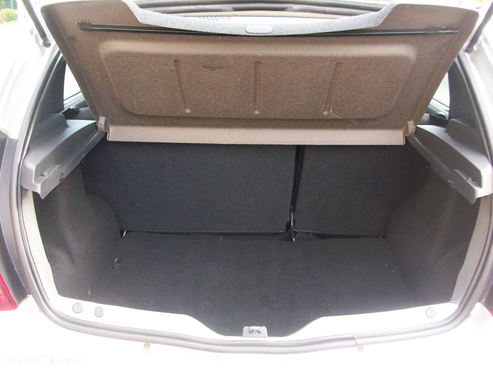 Dacia Sandero Stepway 1.6 - 9