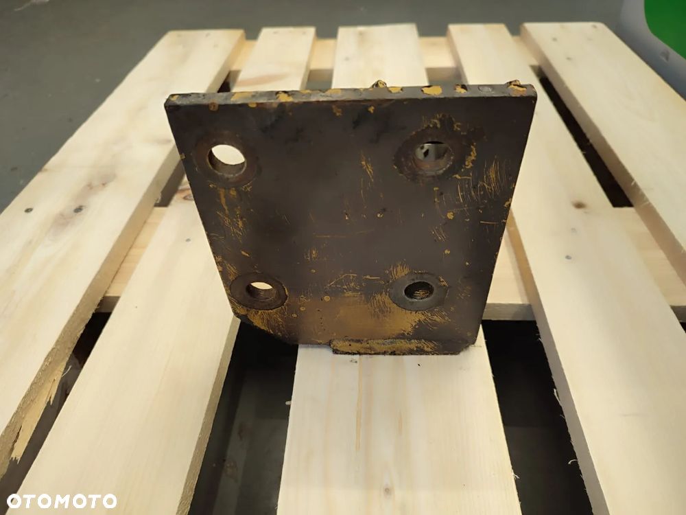 Stelaż adaptacja błotnika Massey Ferguson 6130 - 3