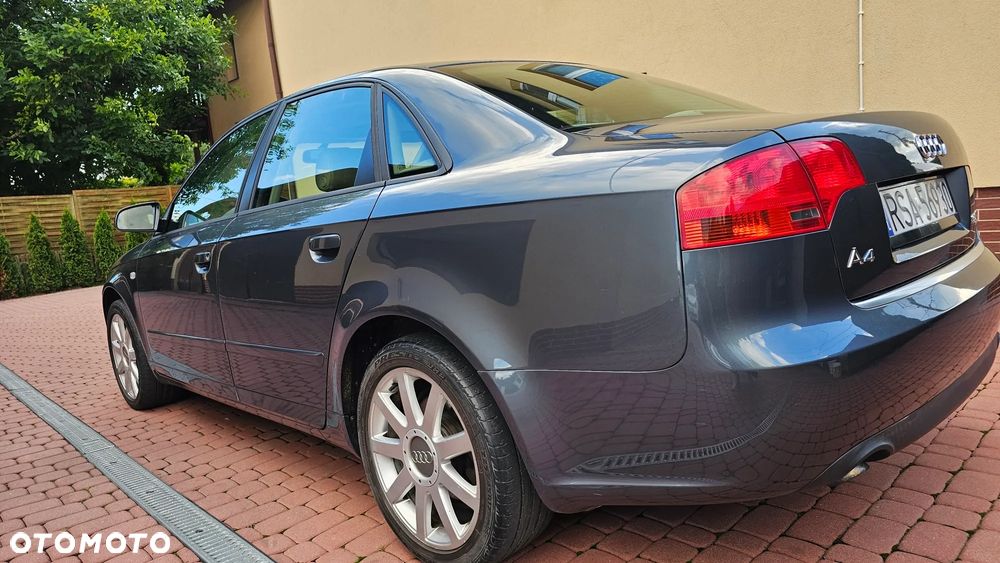 Audi A4 Limousine - 6