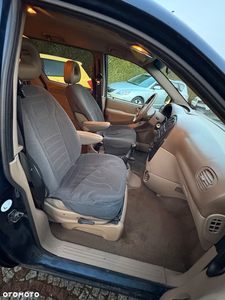 Chrysler Grand Voyager 2.5L CRD LX - 18