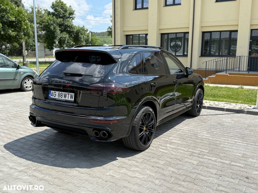 Porsche Cayenne 4.2 L S - 6