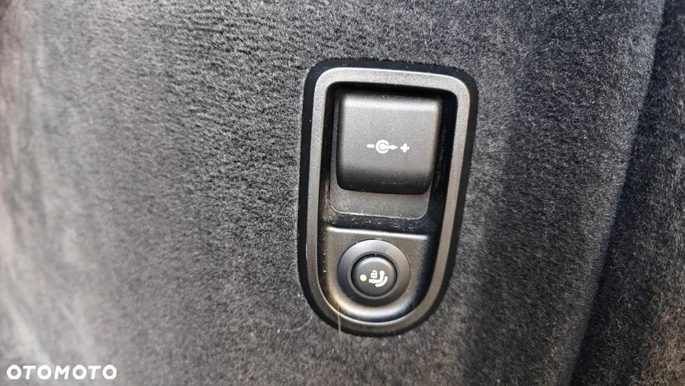 BMW Seria 5 520i Luxury Line - 33
