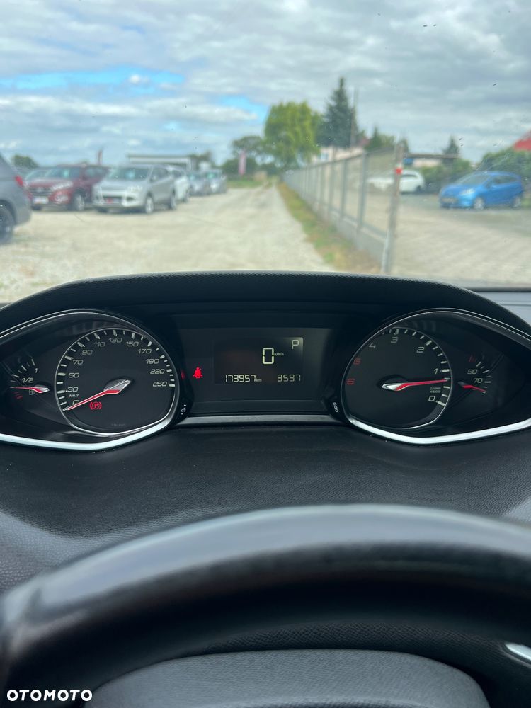 Peugeot 308 - 8