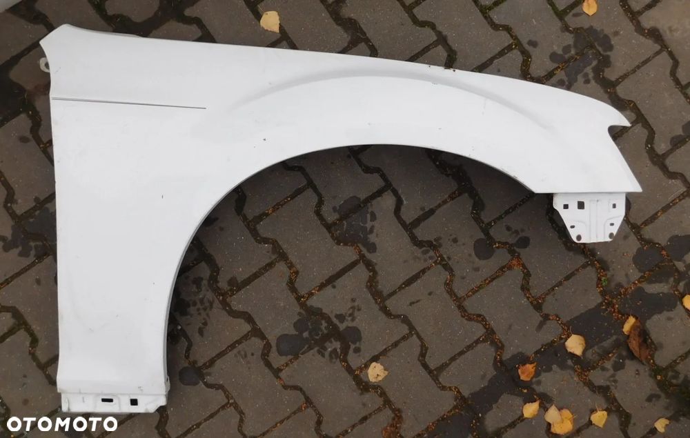 błotnik prawy przód CHRYSLER 300S LANCIA THEMA