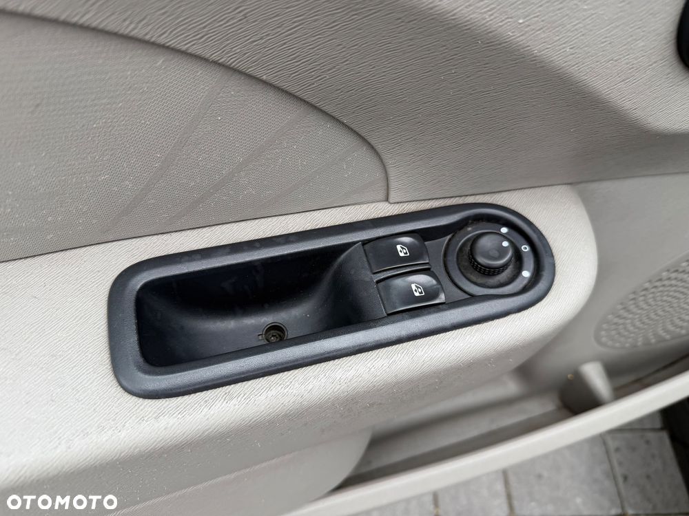 Renault Twingo 1.2 60 Authentique - 7