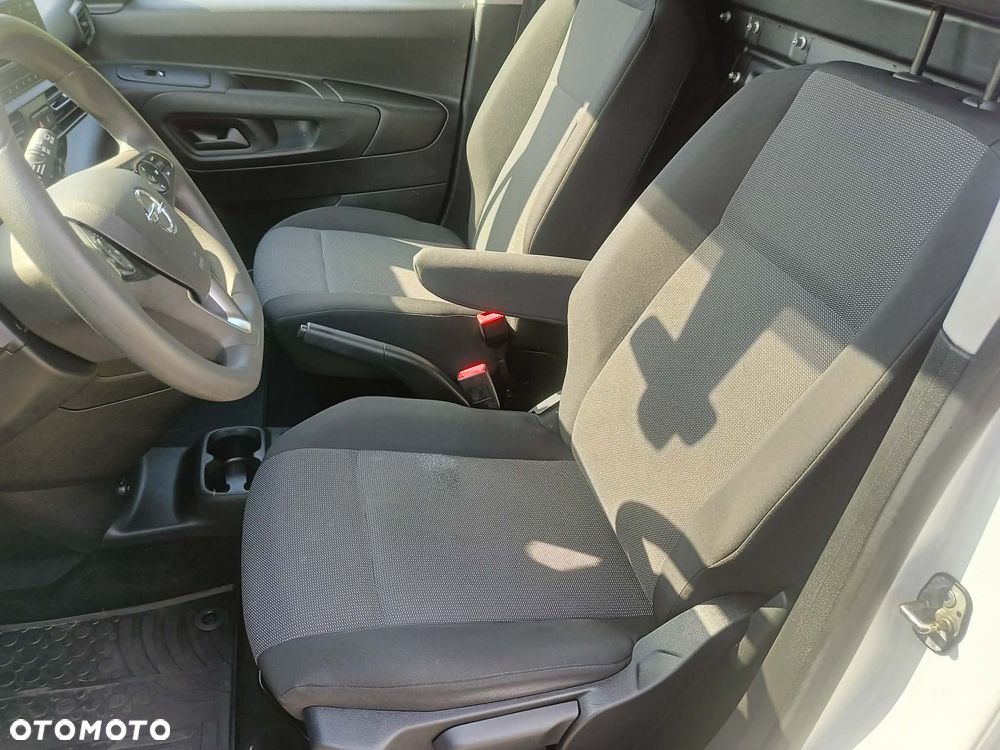 Opel COMBO - 22