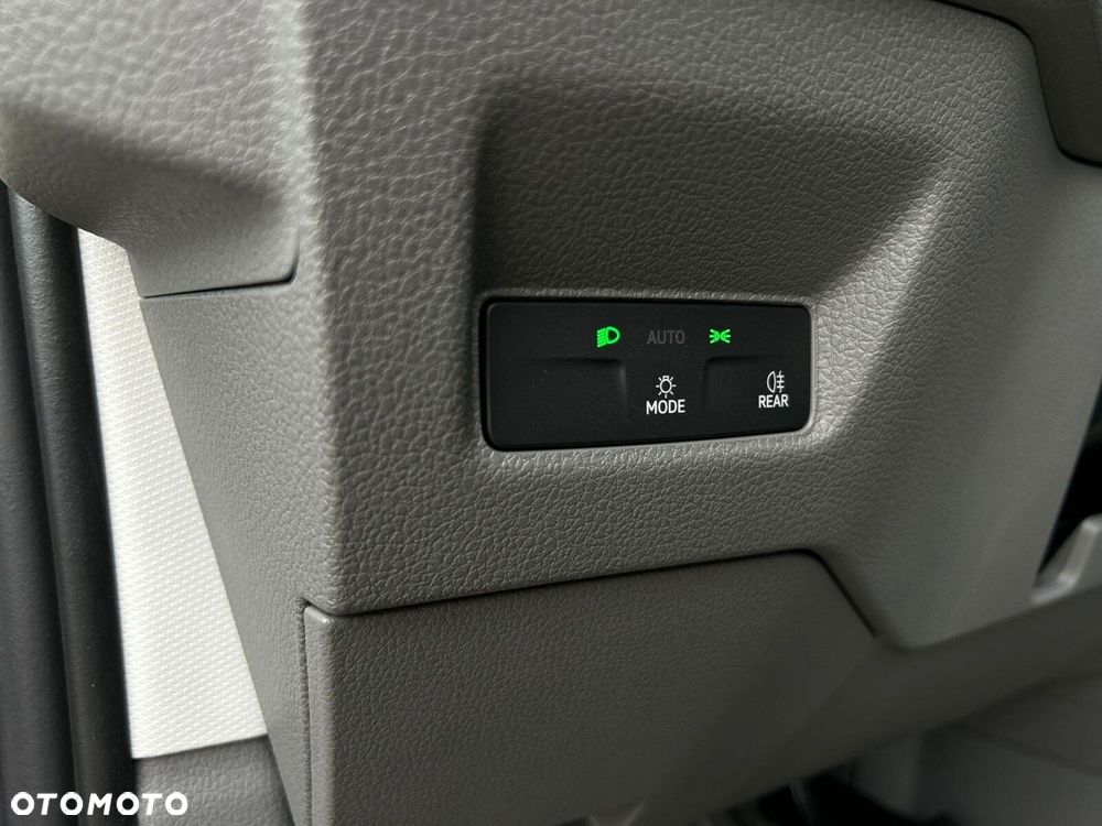 Volkswagen Crafter VOLKSWAGEN Crafter 35 Skrzyniowy z podwójną kabiną silnik: 2,0 l EU6 SCR 177 KM / skrzynia biegów: 4MOTION automatyczna 8-biegowa rozstaw osi: 3640 mm - 17