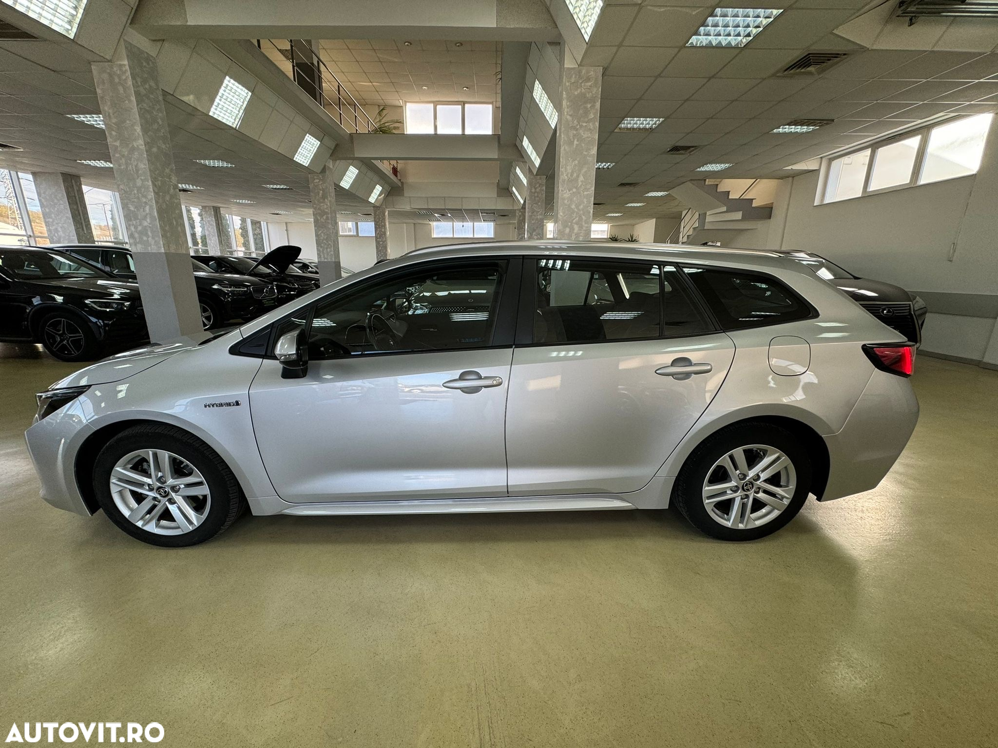 Toyota Corolla 1.8 HSD Business - 11