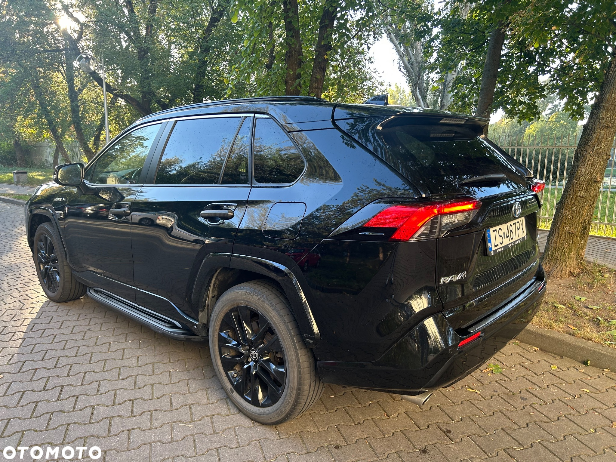 Toyota RAV4 2.5 Hybrid Black Edition by JBL 4x4 - 3