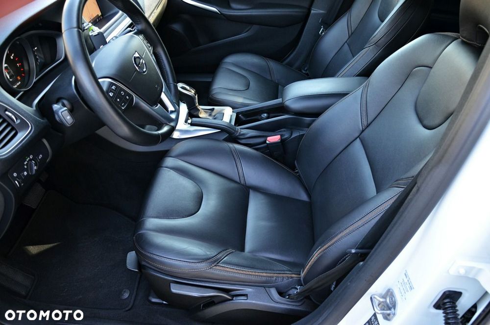 Volvo V40 Cross Country T3 Drive-E Summum - 27