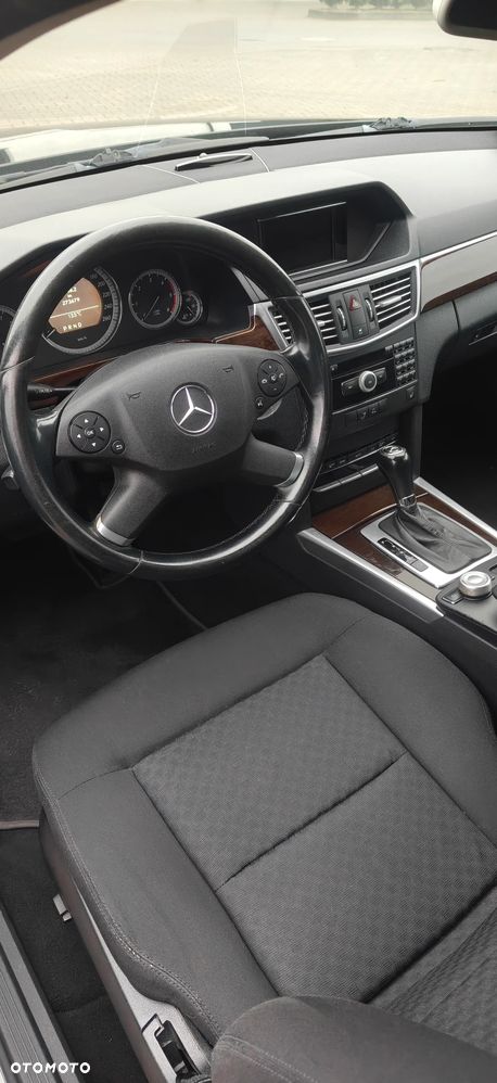 Mercedes-Benz Klasa E 220 CDI BlueEff - 18