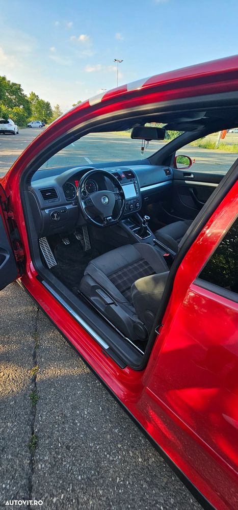 Volkswagen Golf 2.0 FSI GTI - 12