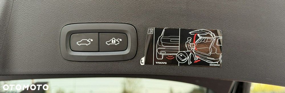 Volvo XC 40 T5 Twin Engine DKG Momentum Pro - 32
