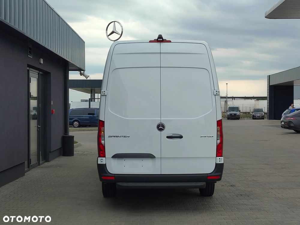 Mercedes-Benz Sprinter - 7