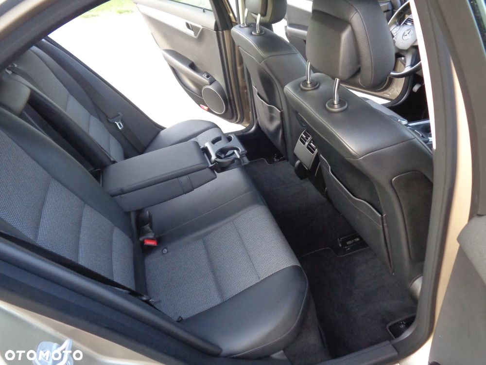Mercedes-Benz Klasa C 200 (BlueEFFICIENCY) Avantgarde - 8