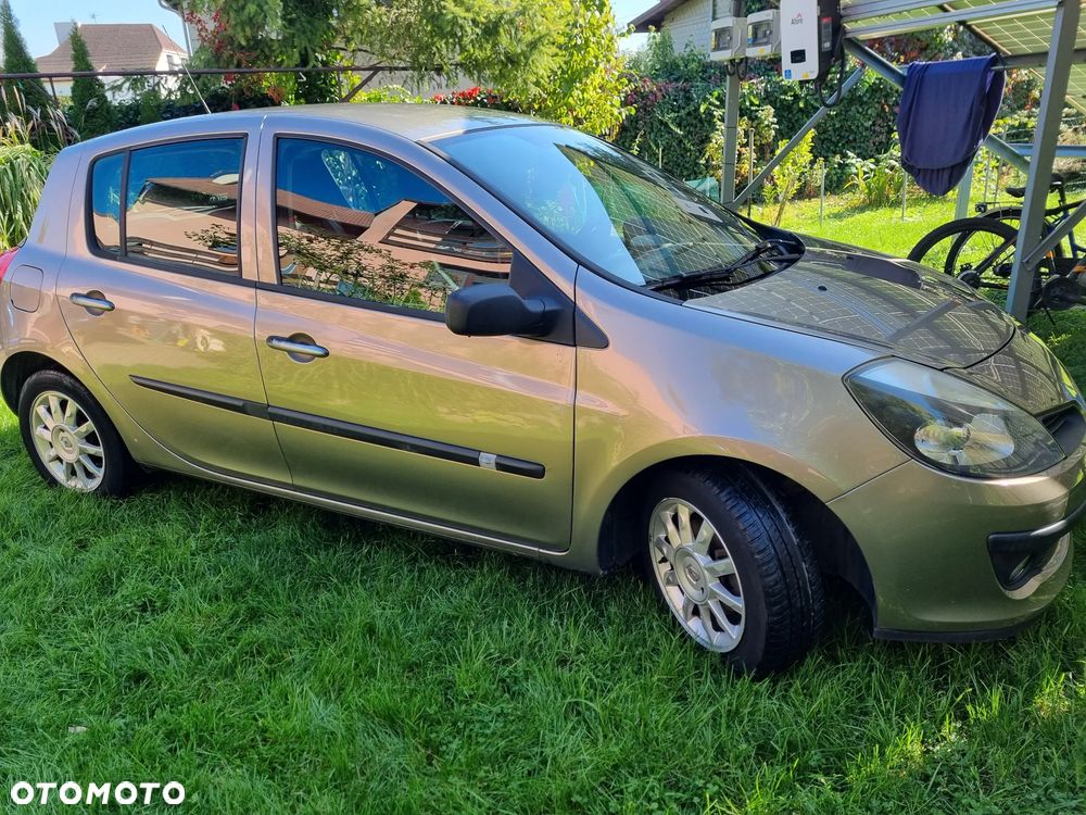 Renault Clio 2008 photo 2