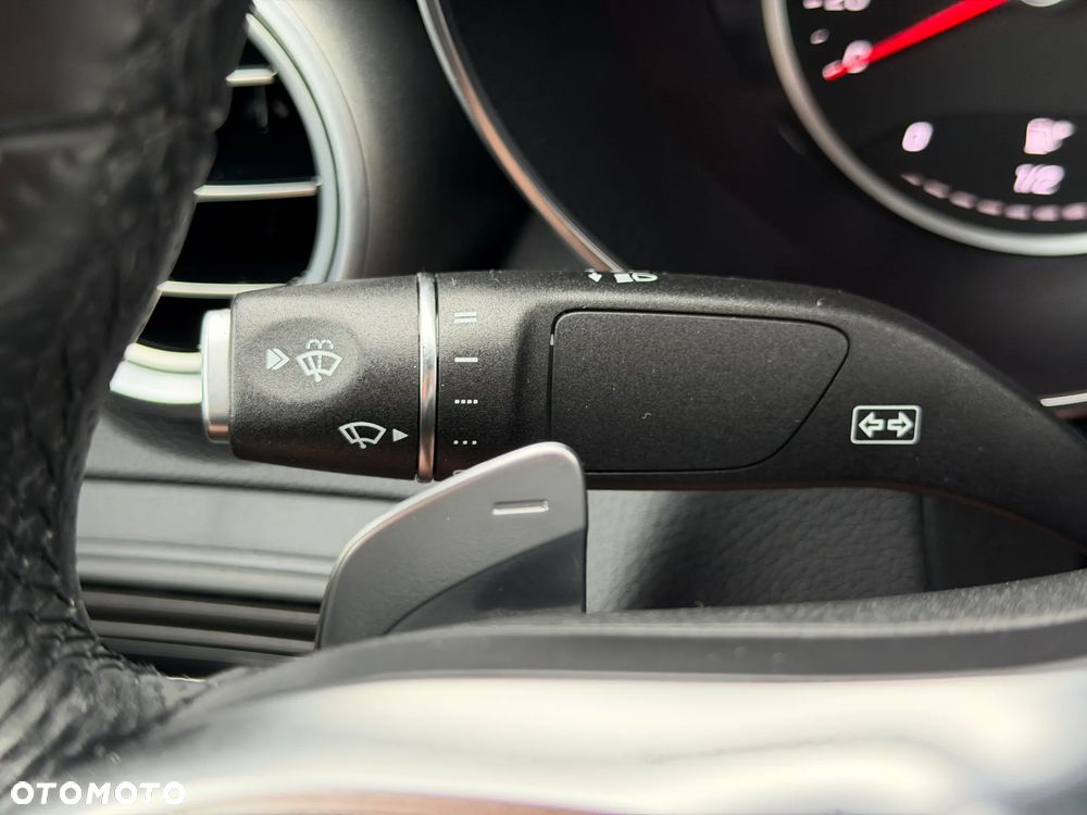 Mercedes-Benz GLC 300 4Matic 9G-TRONIC AMG Line - 20