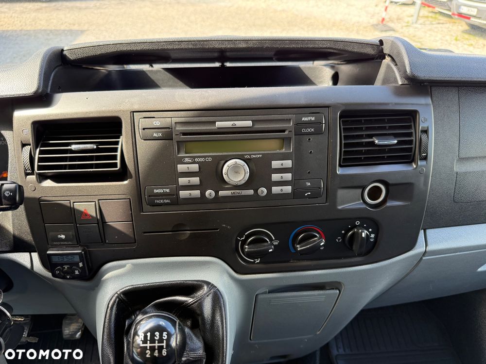 Ford Transit Furgon Brygadowy 6 os. 4x4 L3H2 2.2 TDCI 125KM 4x4 - 12