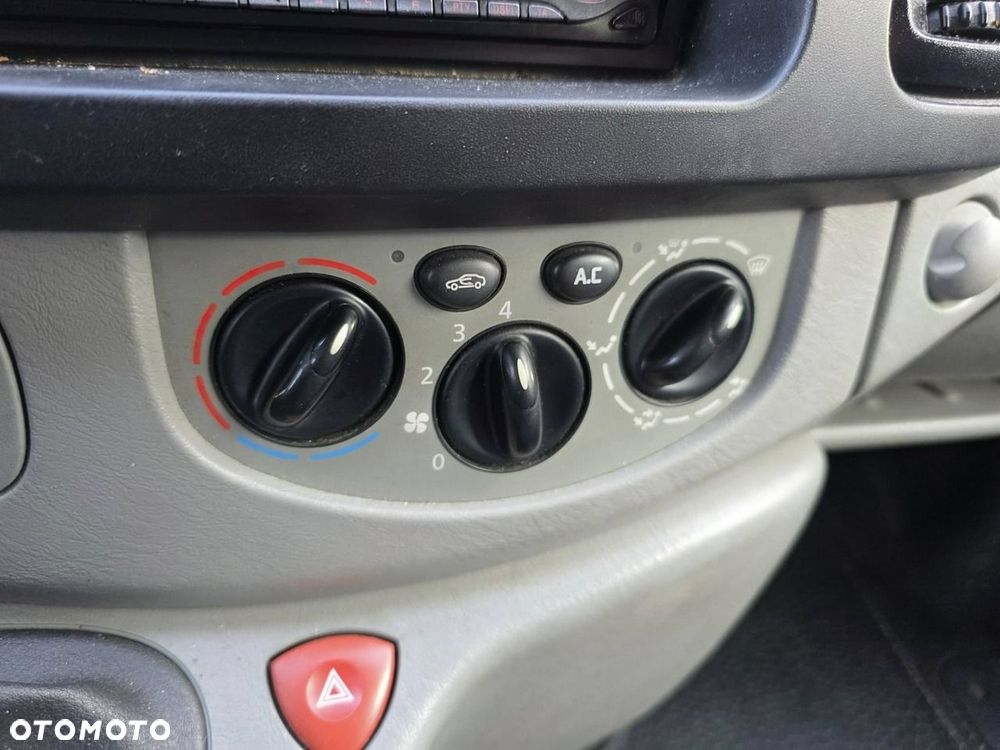 Renault Trafic - 13