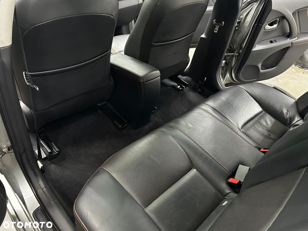 Toyota Avensis 1.6 D-4D Prestige - 14