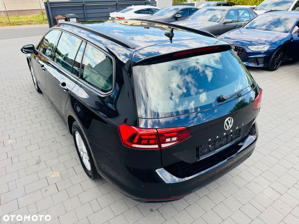 Volkswagen Passat 1.6 TDI SCR DSG Conceptline - 9