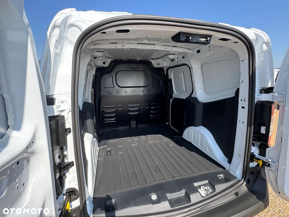 Ford Transit Courier - 12